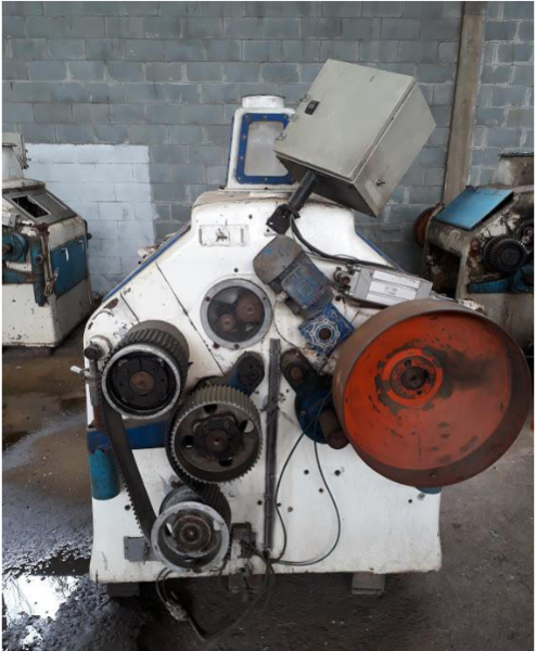  A) 02 (duas) máquinas tipo “banco de cilindro” (para trituração detrigo), marca Simon, identificação R 1 A - 1, patrimônio nº 12, e T 4G - 1, patrimônio nº 09, aparentemente em razoável estado deconservação (conforme certificado pelo Oficial de Justiça, foi-lheinformado que máquinas estão funci